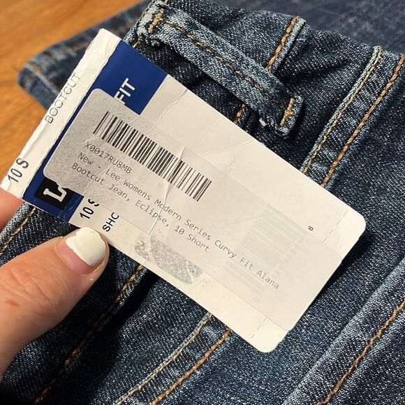 Lee Modern Series Curvy Fit Alana Bootcut Jeans - Picture 6 of 9